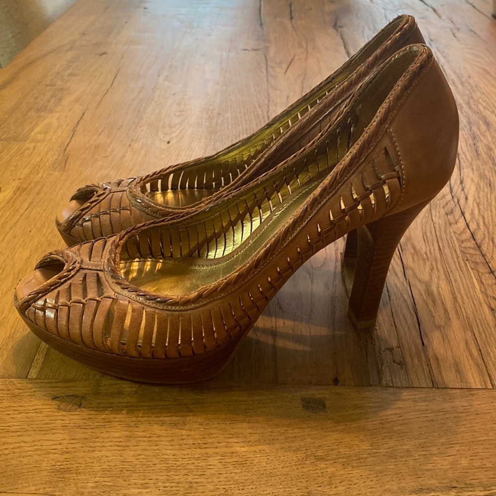 Guess Brown Leather Pumps. Size 7.5